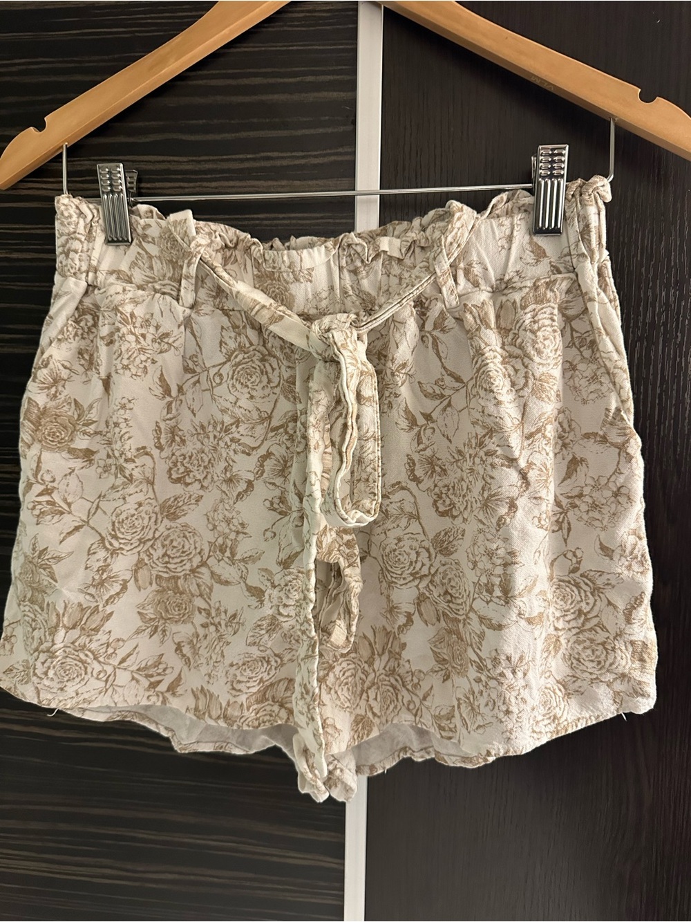 Altar’d State Women’s Cream Floral Drawstring Shorts